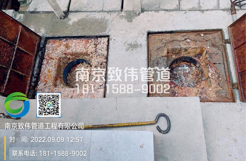 工地食堂隔油池油污清理施工現(xiàn)場